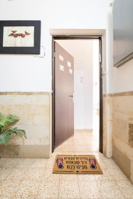 טאוב דירות אירוח, אירוח מכל הלב, דירה גדולה ופרטית, ניתן להגיע בכל שעות היממה! Hospitality From The Heart, A Large And Private Accommodation Apartment, Available 24 Hours! Qiryat Ata Extérieur photo